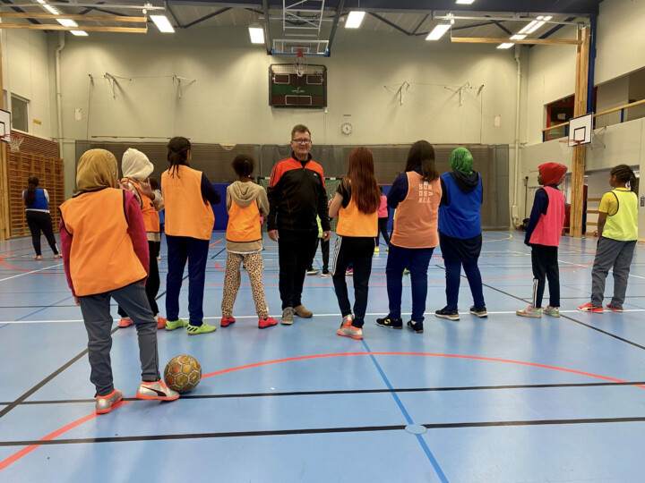 Lennarts fotbollsförening hjälper nyanlända flickor - 