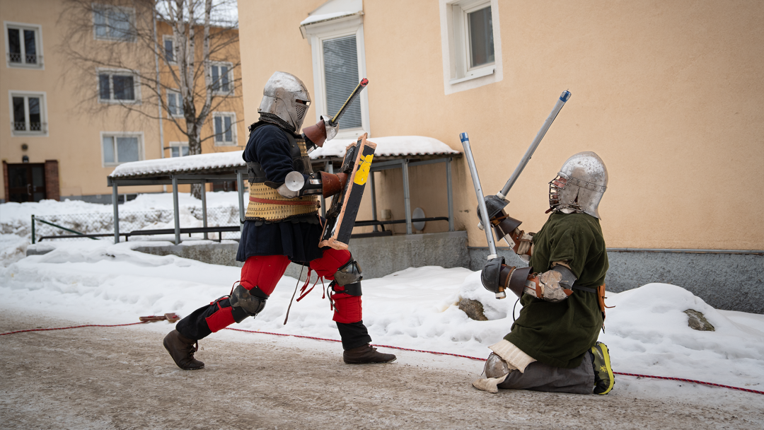 Sv&auml;rd, rustning och gemenskap &ndash; Gyllengran levandeg&ouml;r medeltiden