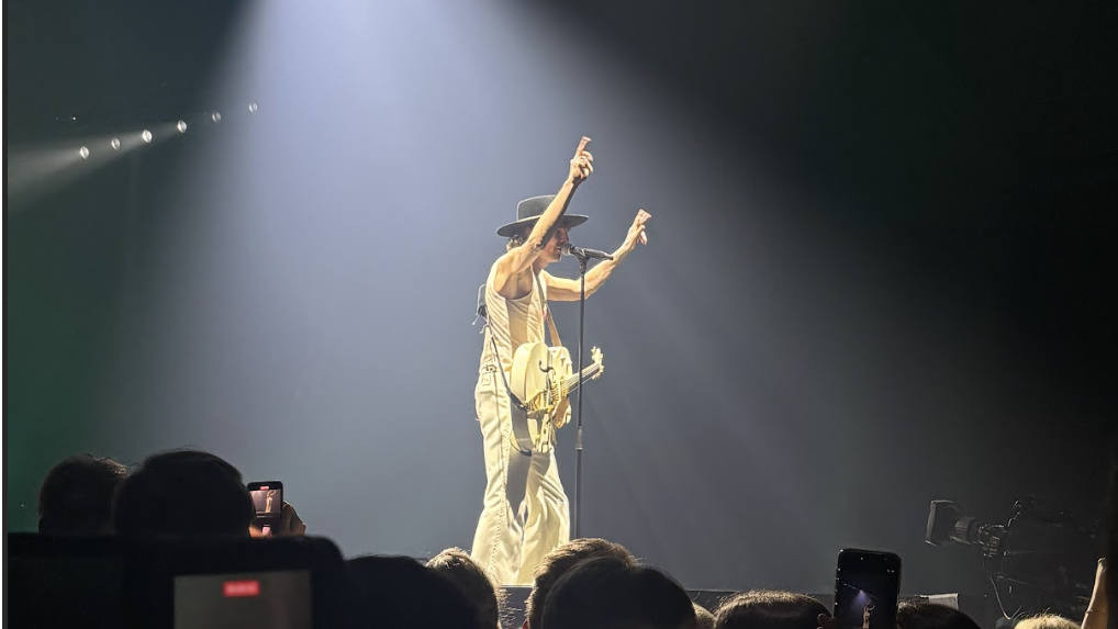 RECENSION: H&aring;kan Hellstr&ouml;m bj&ouml;d p&aring; hit efter hit&hellip; eller?